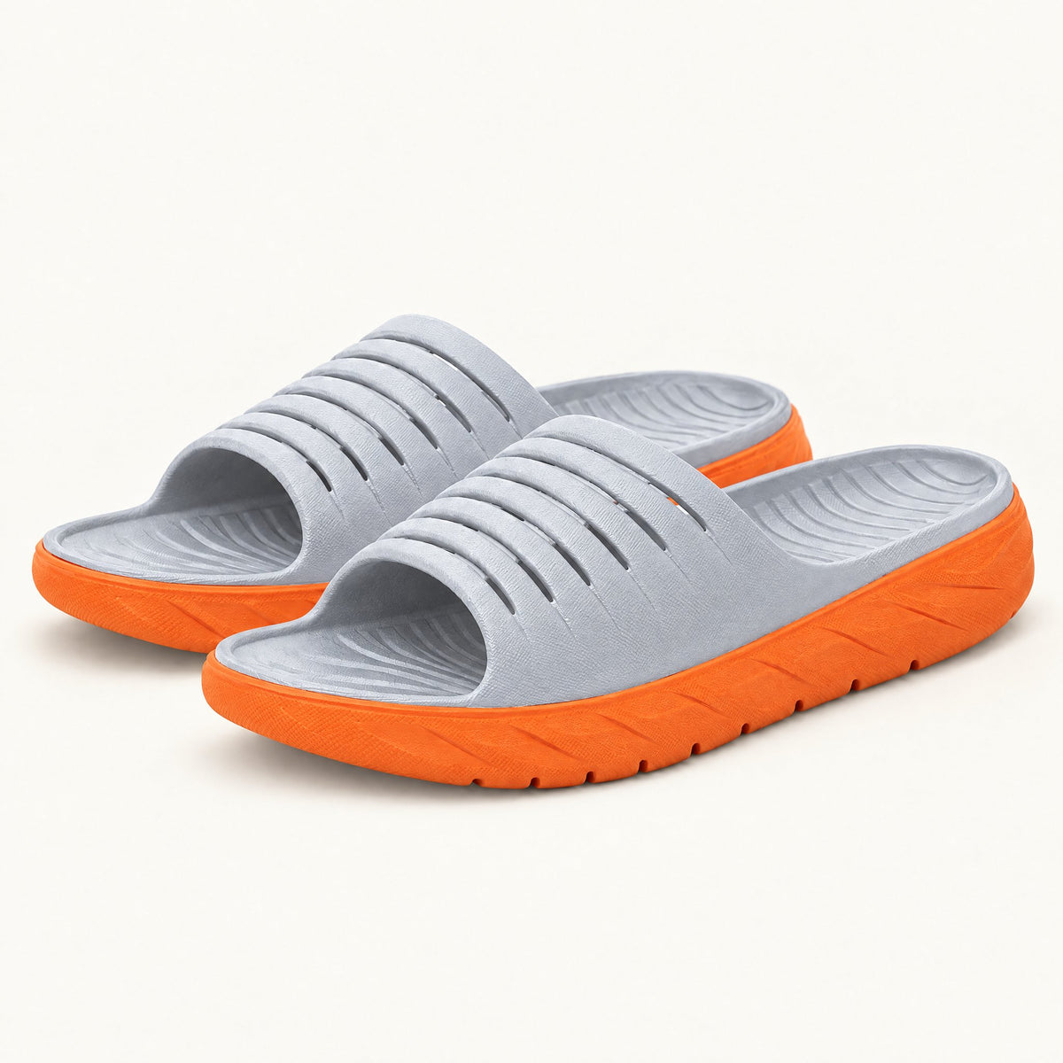 Hemklinikens Hältofflor i ljusgrått och orange